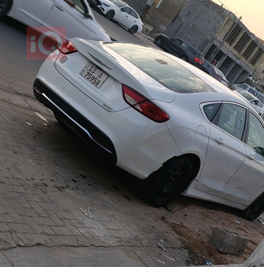 کرایسلەر 200